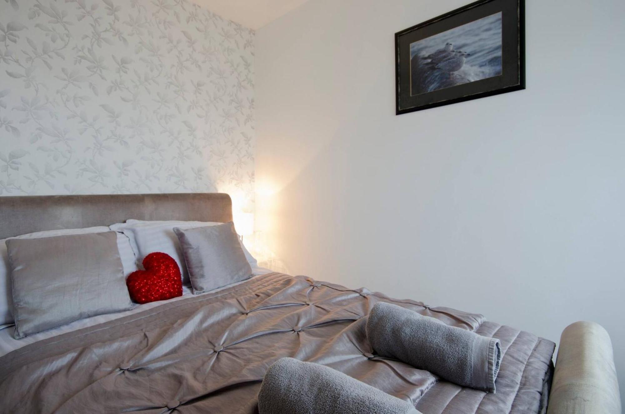 Seaview Regency Apartment With Private Parking Hove Extérieur photo
